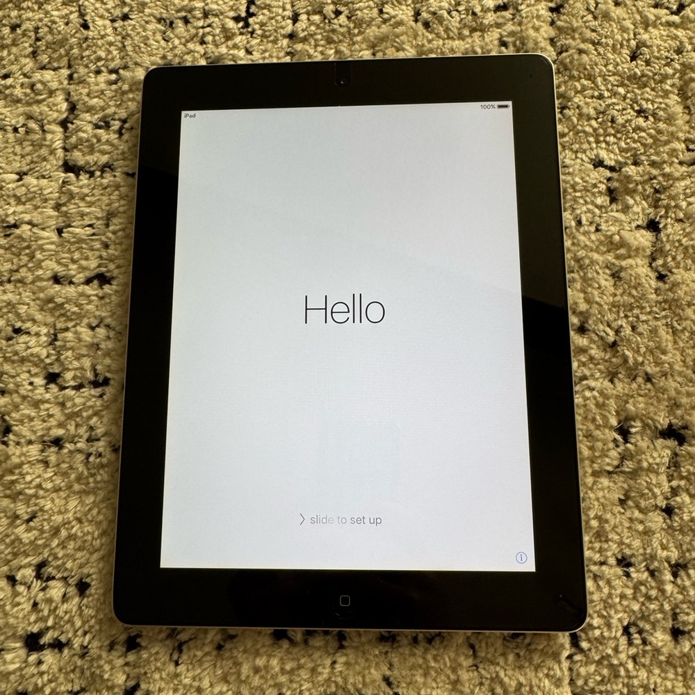 Apple iPad 16GB in Elegant Silver